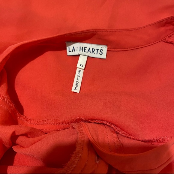 LA Hearts woman’s sleeveless tunic blouse. - Picture 3 of 6